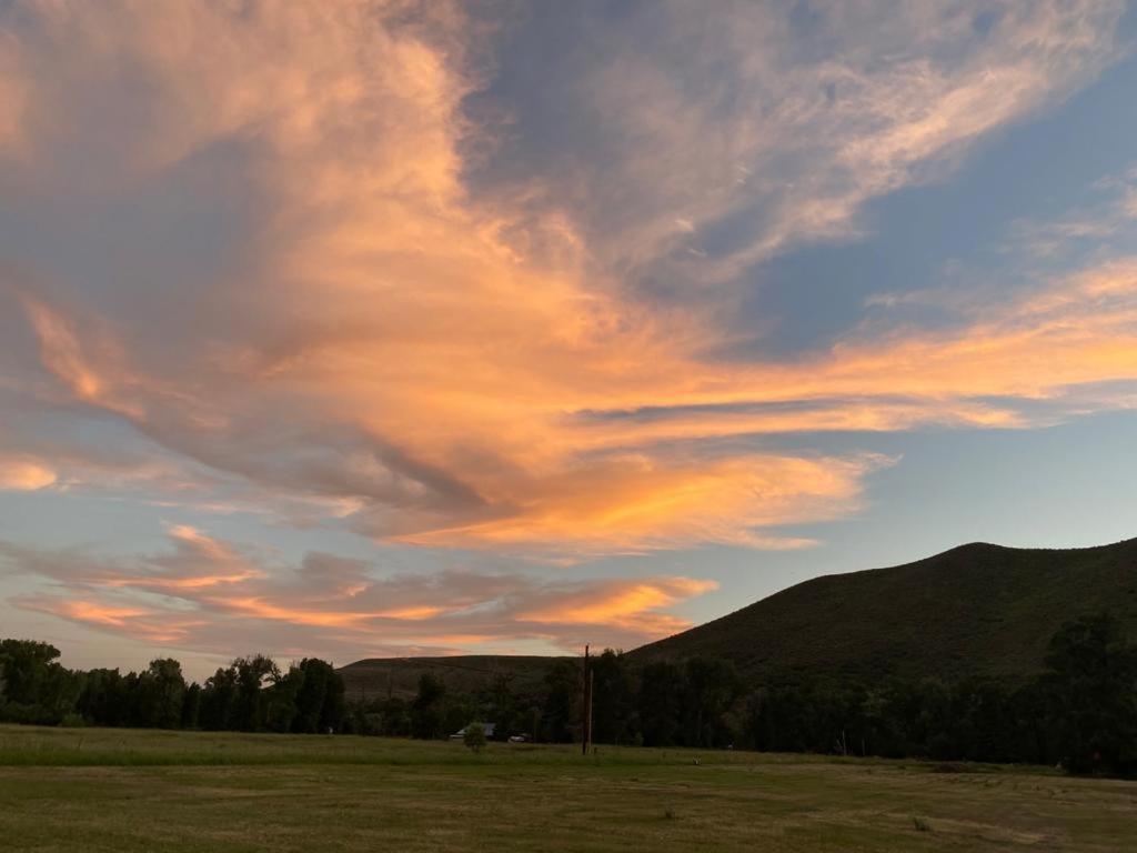 Savery Aubin Sky Lodging At The Yl Ranch מראה חיצוני תמונה